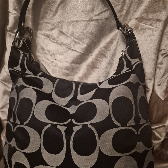 Coach Kristin Signature Hobo Bag. - Picture 4 of 5